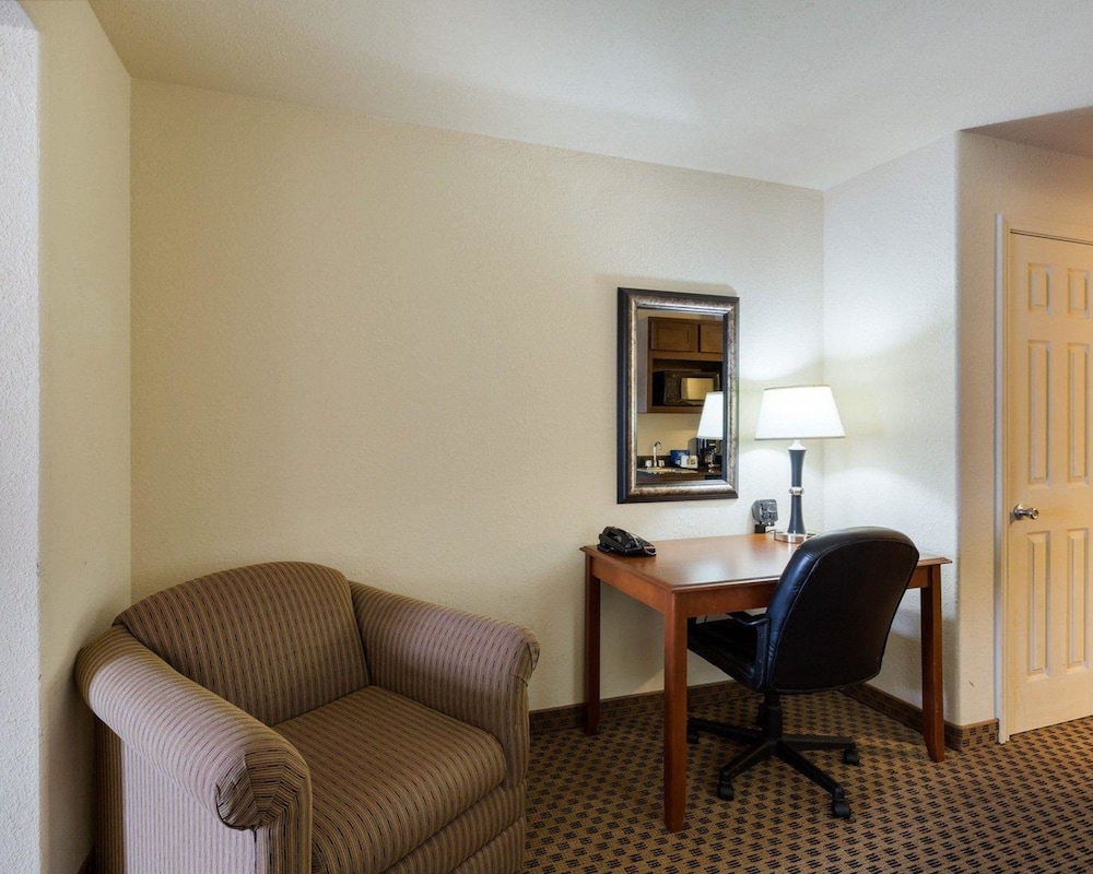 Suite, 2 Queen Beds, Accessible, Non Smoking - Photo 2