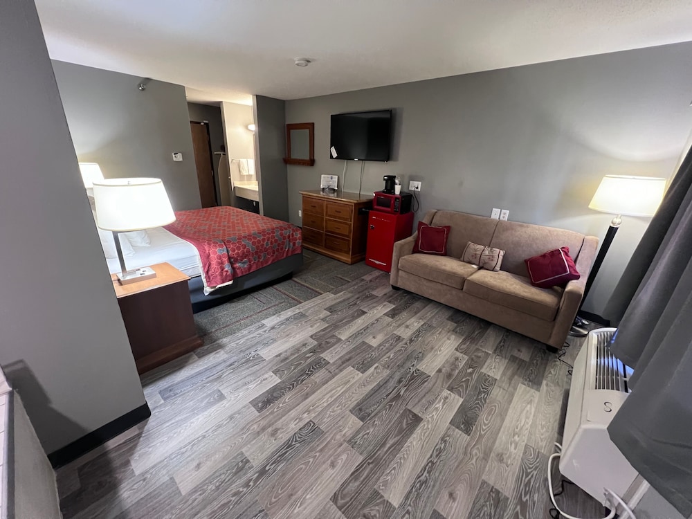 Deluxe Room, 1 King Bed, Jetted Tub photo 2