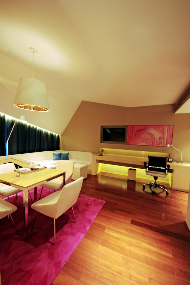 Deluxe Suite, 1 Bedroom, City View (Allure)