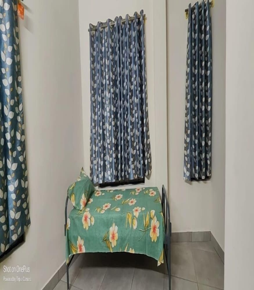 Basic Single Room photo 1