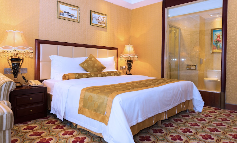 Deluxe Suite