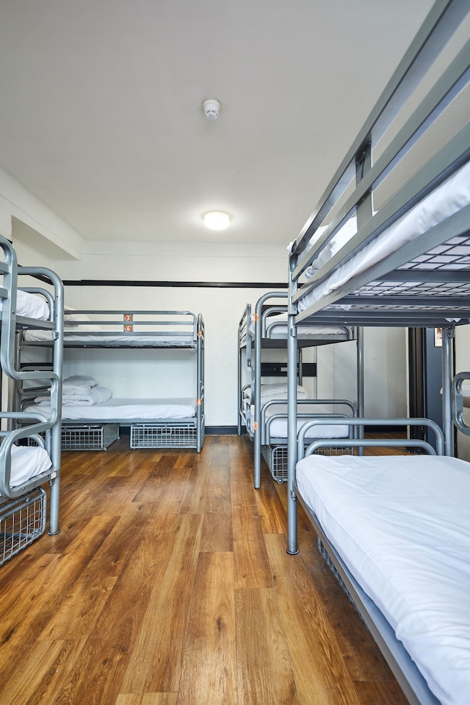 Private 8 Bed Dorm photo 3