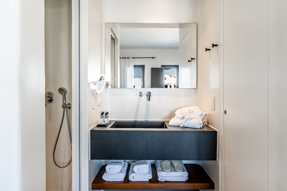 Standard Suite - Photo 9