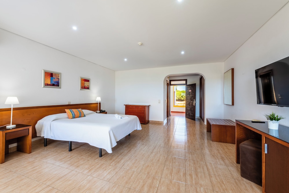 Family Room (2 Adults + 1 Child) - Photo 7