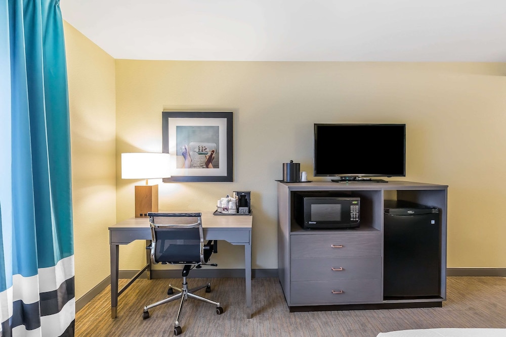 Deluxe Room, 1 King Bed with Sofa bed, Balcony, Marina View