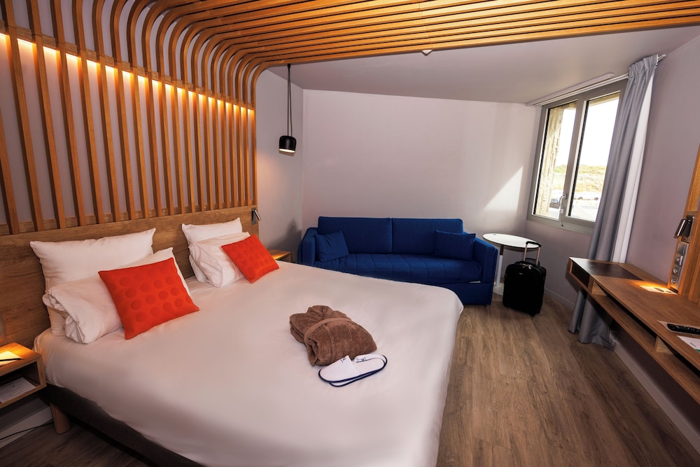 Superior Room, 1 Queen Bed photo 2