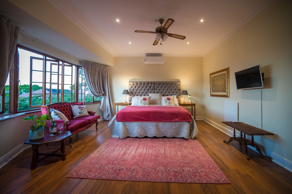 Deluxe Manor House Suites photo 3