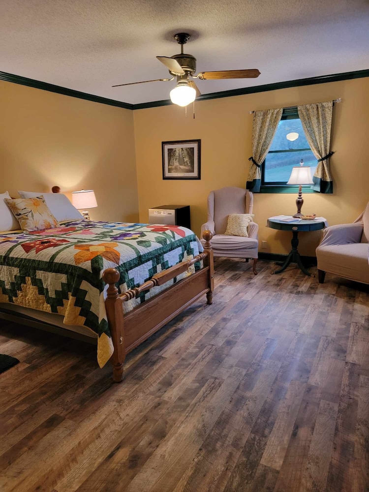 Crescent Moon Room photo 1