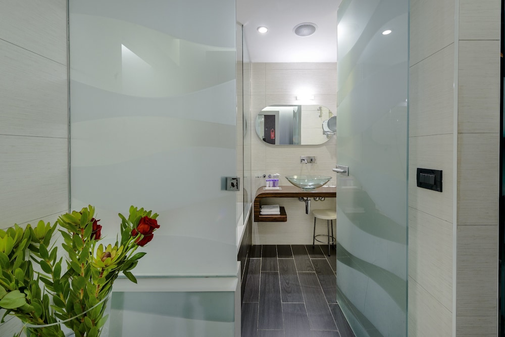 Classic Room, Balcony - Photo 9