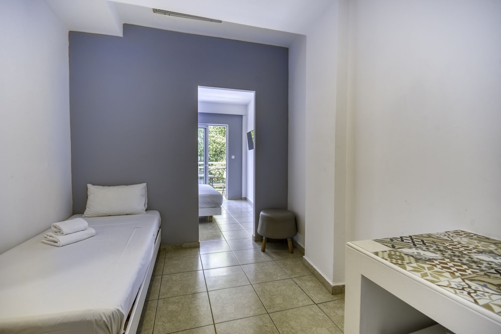 Standard Triple Room photo 2