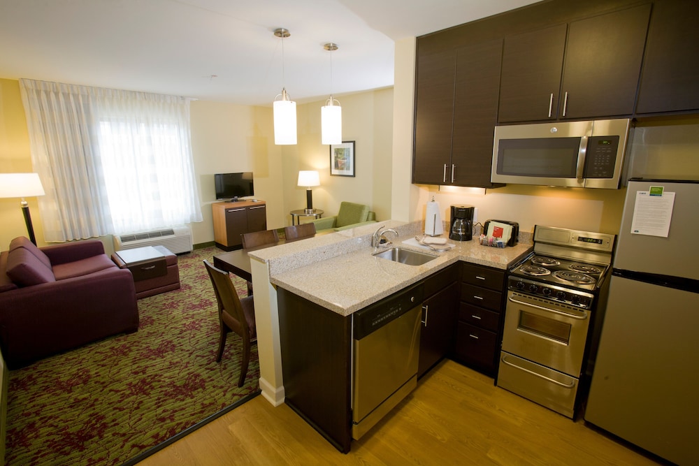 Suite, 1 Bedroom (Mobility/Hearing Accessible, Tub) photo 2