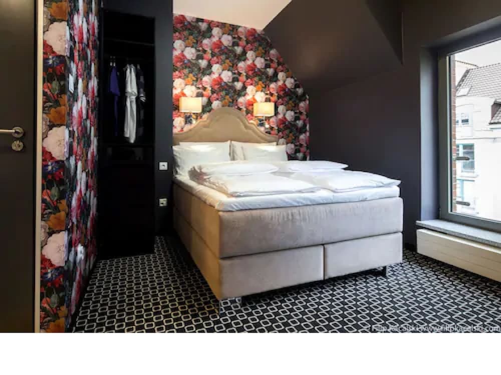 City Double Room, 1 Queen Bed photo 2