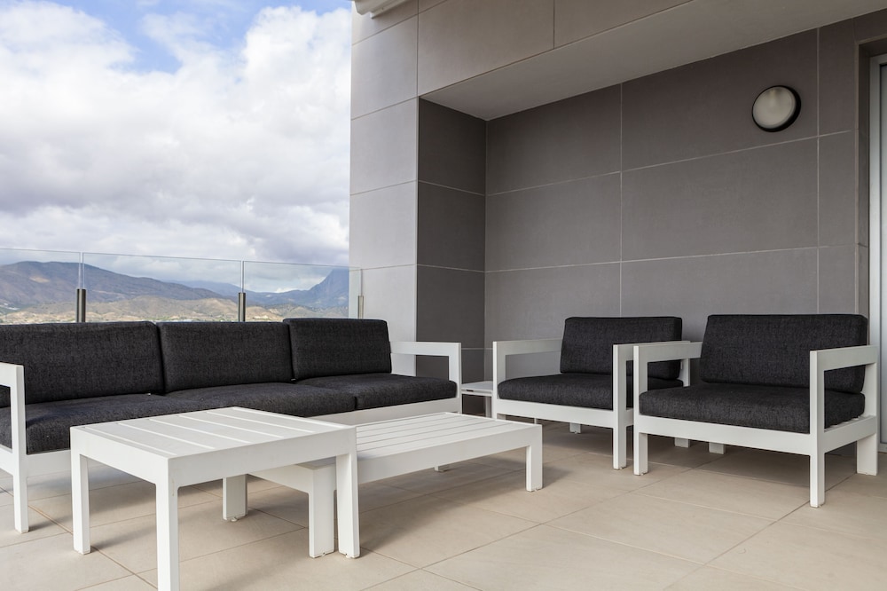 Penthouse, 2 Bedrooms, Terrace, Sea View - Photo 25
