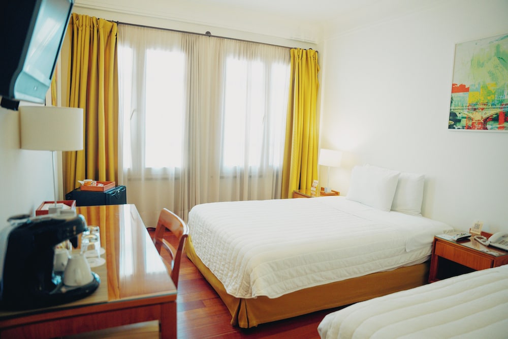 Standard Room, Multiple Beds - Photo 3