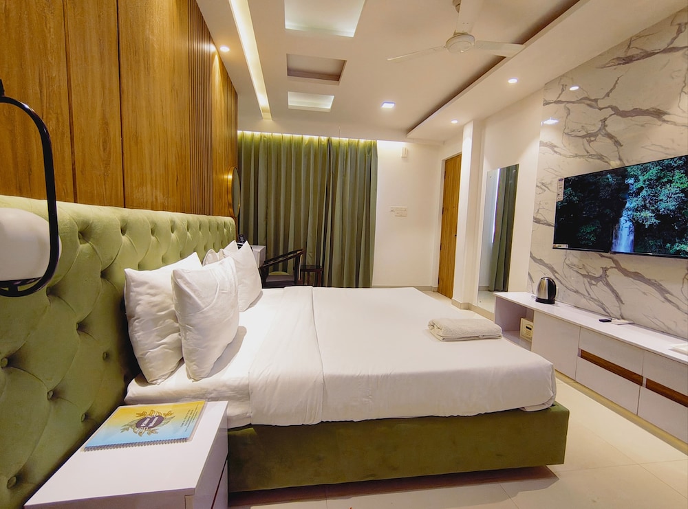 Deluxe Room - Photo 5