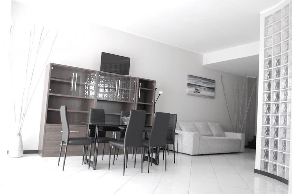 Apartment photo 2