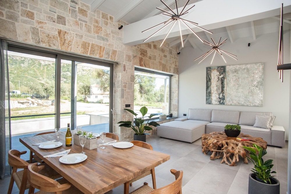 Villa photo 1