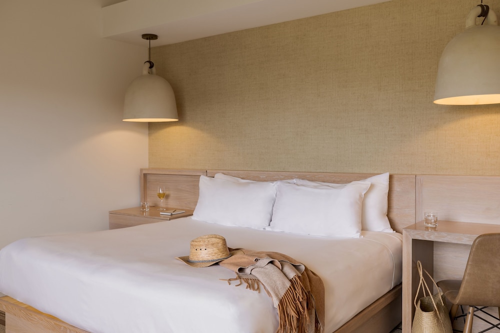 Studio, 1 King Bed (Vineyard Oak with Outdoor Tub) - Photo 2