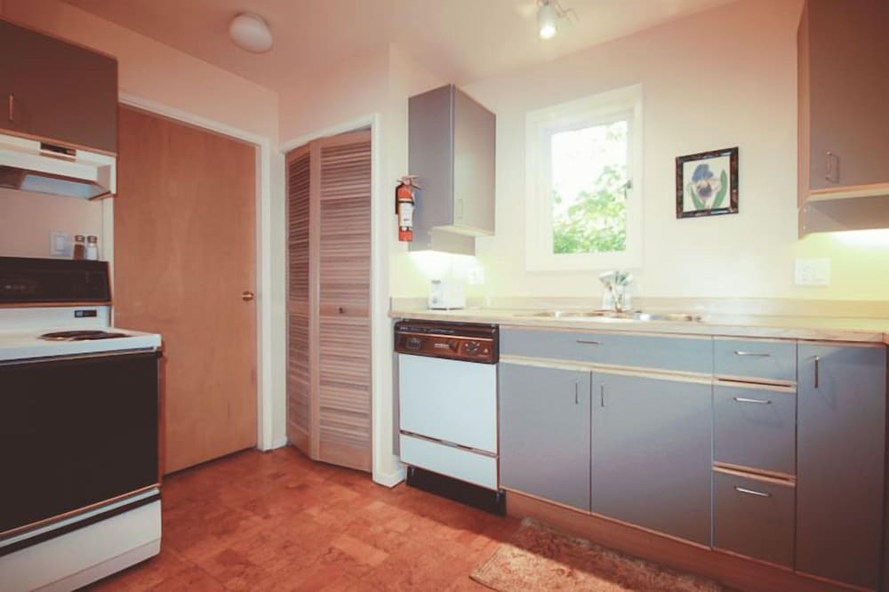 Deluxe Suite, 1 Queen Bed with Sofa bed, Non Smoking (Garden) photo 3