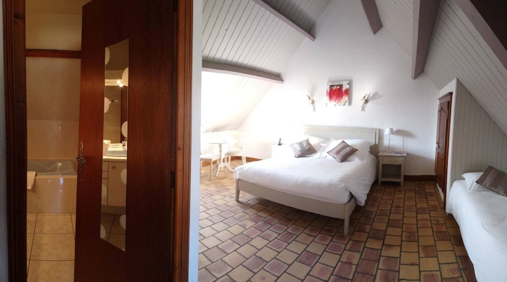 Superior Triple Room photo 2