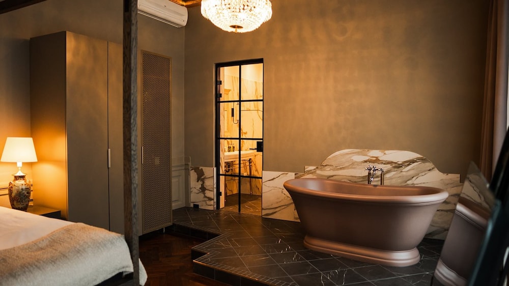 Rose Suite - Photo 7