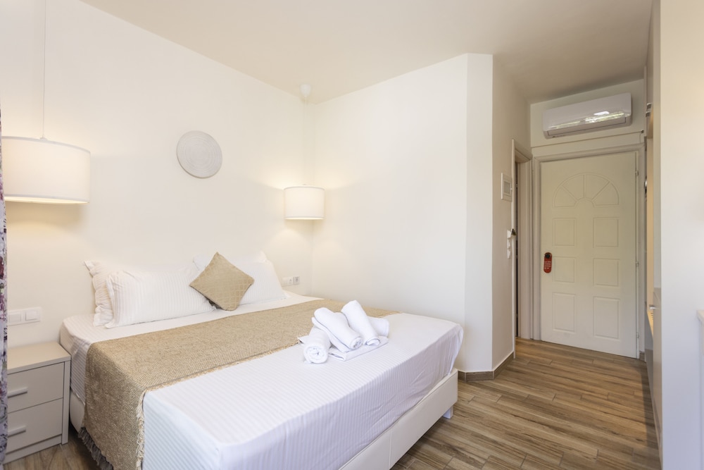 Superior Double Room (Small) photo 3