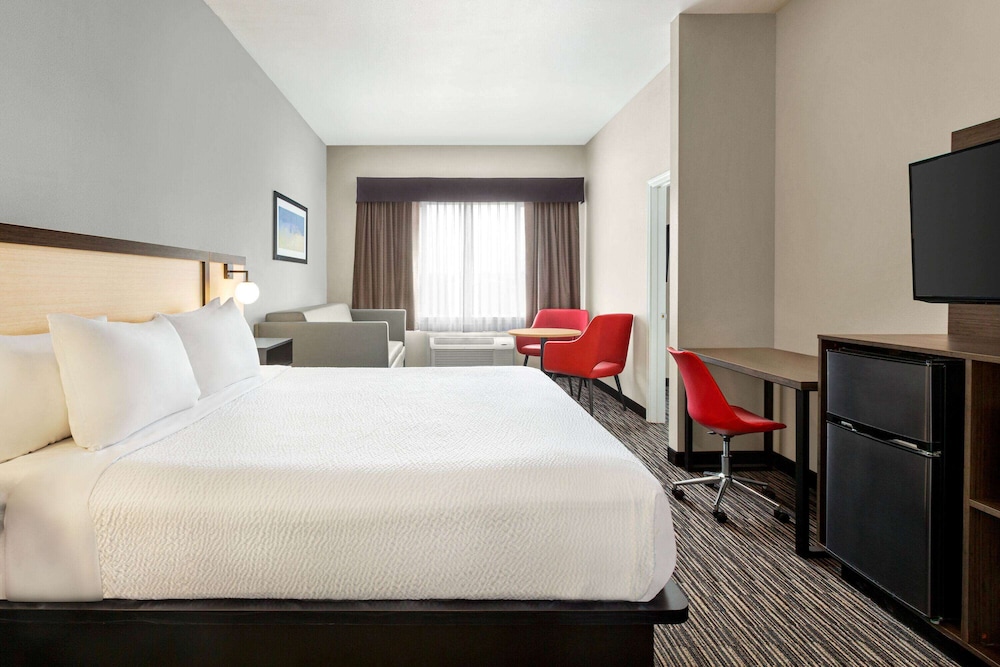 Suite, 2 King Beds, Non Smoking - Photo 1