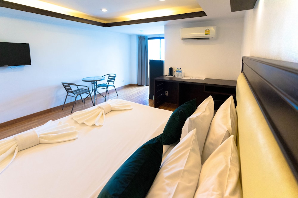 Comfort Room, Pool Access, Pool View