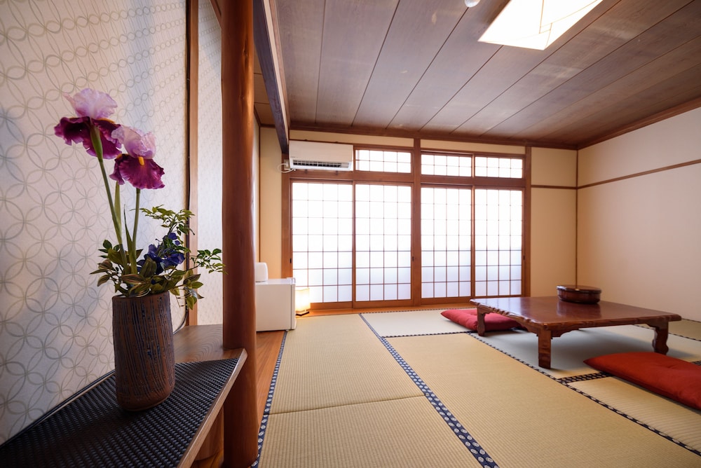 Standard Japanese Style Room With Shared Toilet photo 2