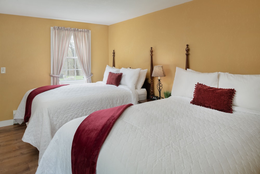 Standard Room Two Queen Beds - Photo 1
