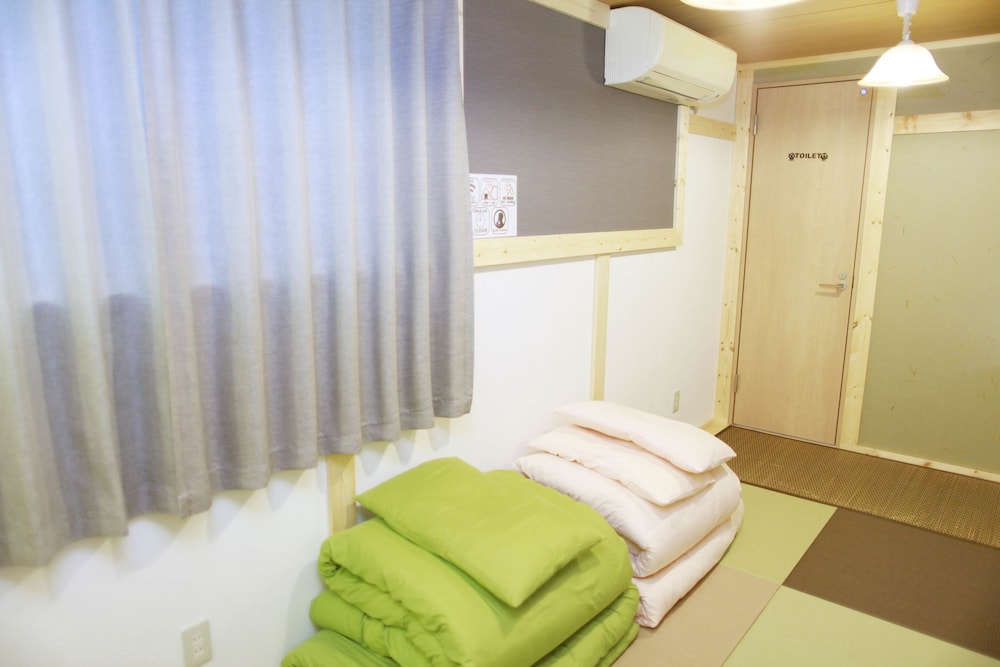 Japanese Style Family Room, Shared Bathroom photo 2