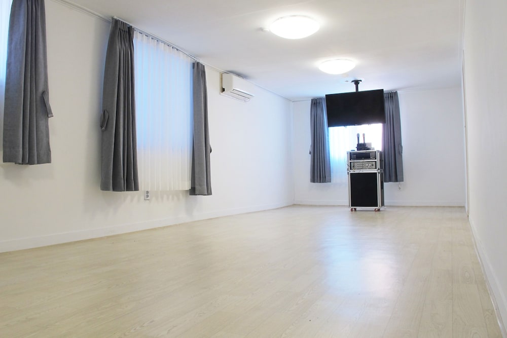 Grand Room - Photo 11