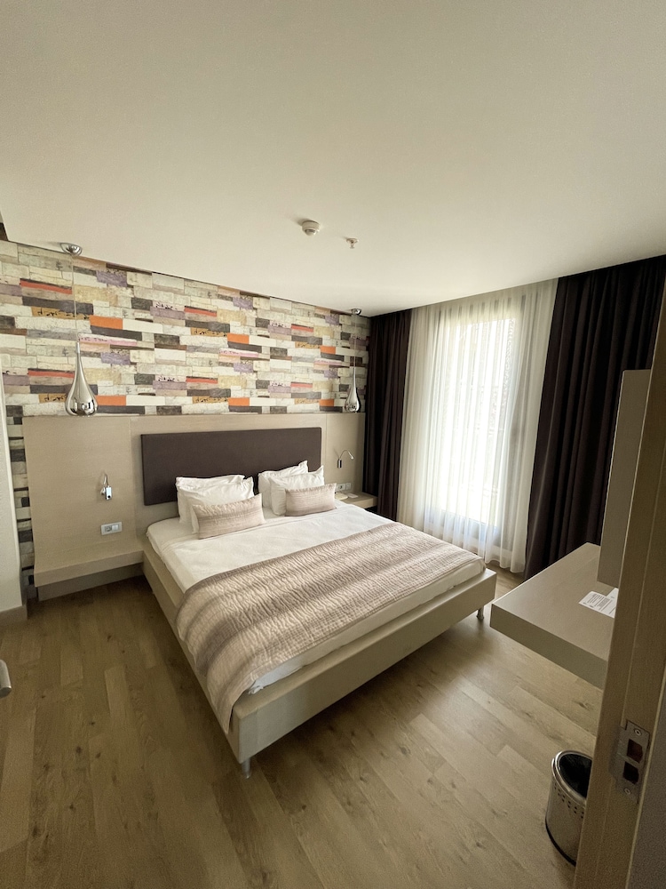 Comfort Room - Photo 1
