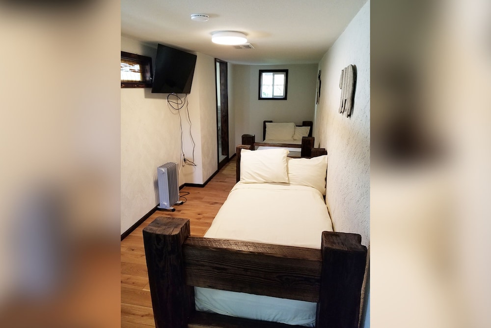 Economy Room, 2 Twin Beds photo 2