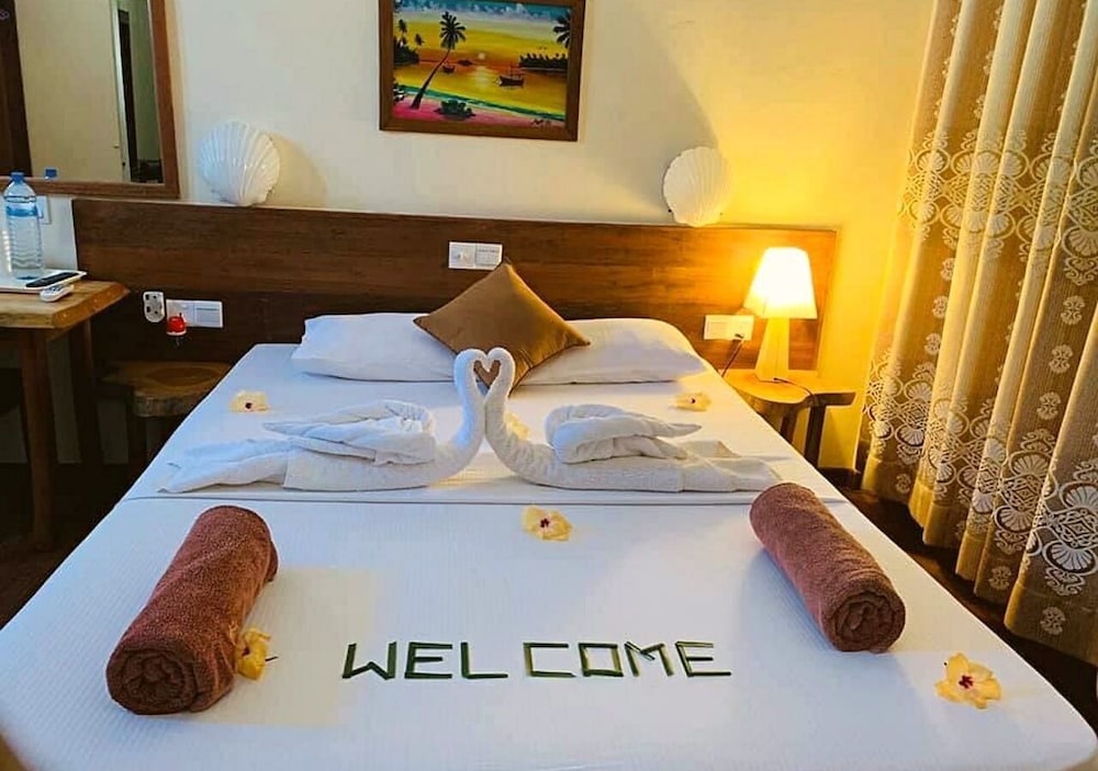 Standard Room, 1 King Bed, Beach View