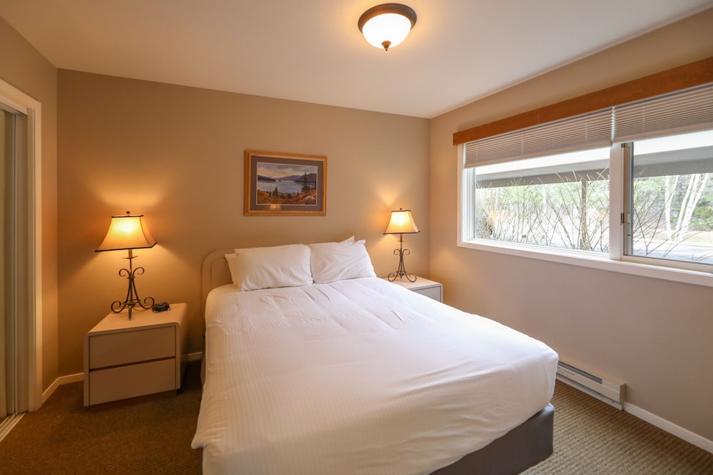 Deluxe Condo, 2 Bedrooms, 2 Bathrooms photo 1