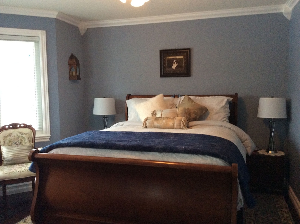 Sassy's Room, 1 Queen, Ensuite