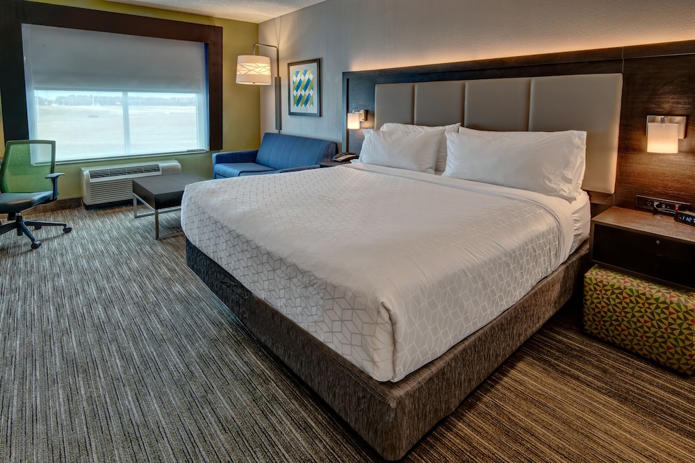 Standard Room, 1 King Bed with Sofa bed (Walk-In Shower) - Photo 4
