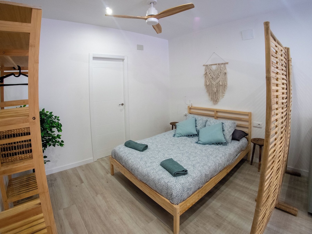 Classic Apartment, Park View, Beachside