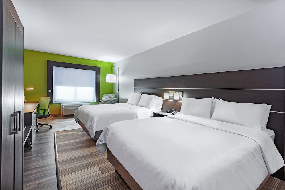 Room - Photo 2