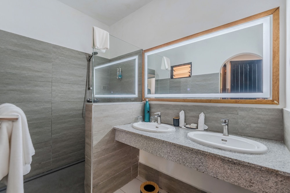 Classic Double or Twin with Balcony - Photo 5