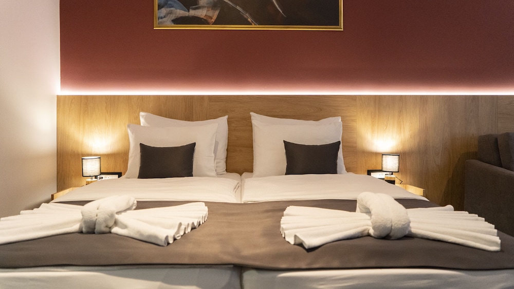 Deluxe Double or Twin Room - Photo 2