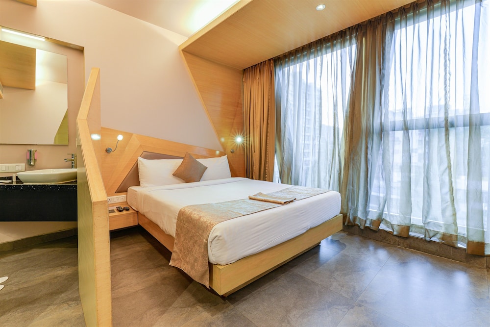 Deluxe Room - Photo 8