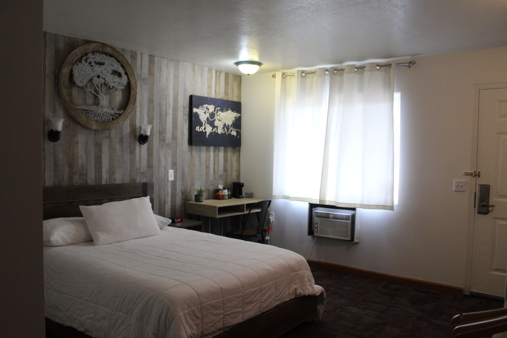 Standard Room, 1 Queen Bed - Photo 10