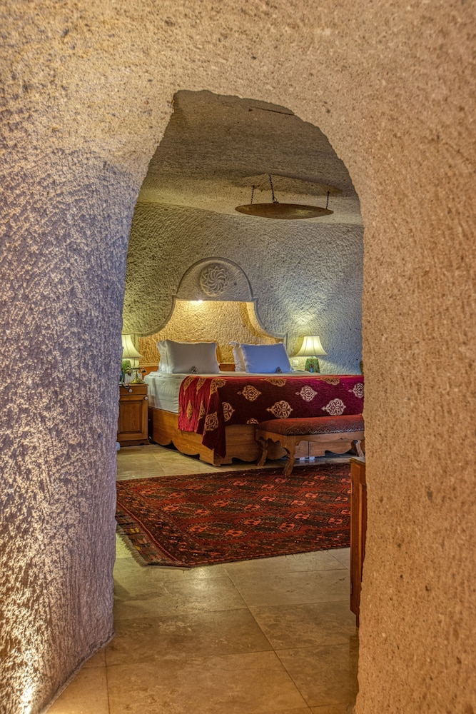 Executive Suite - Photo 2