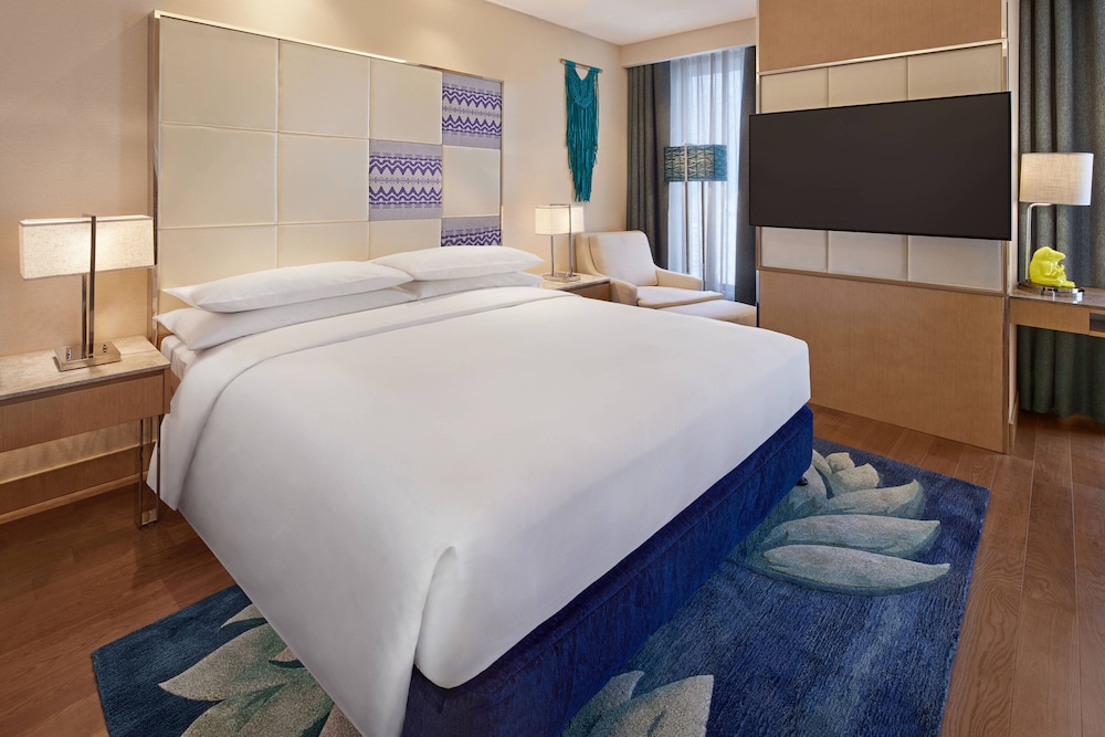 Club Suite, 1 Bedroom - Photo 3