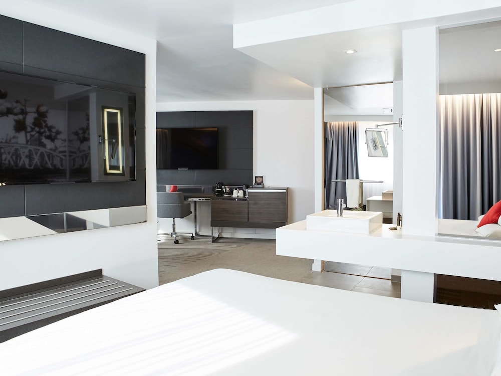 Standard Room, 1 Queen Bed with Sofa bed photo 2