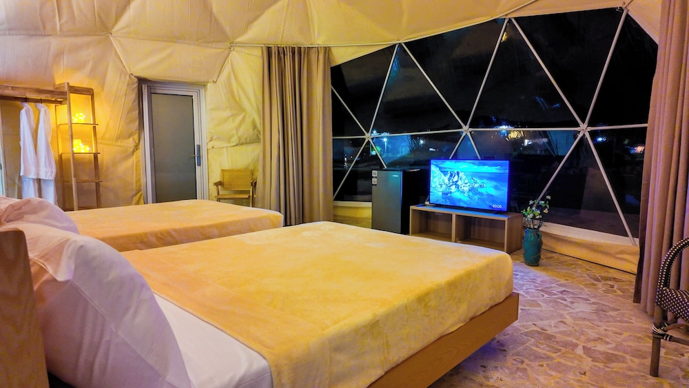 Exclusive Cabin, Bathtub, Canal View photo 3