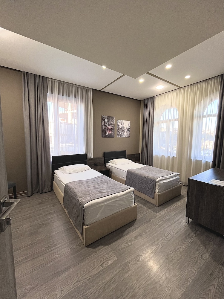 Economy Twin Room photo 1