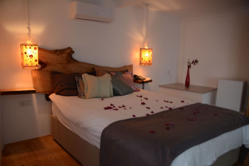Honeymoon Suite with jacuzzi - Sea View photo 2